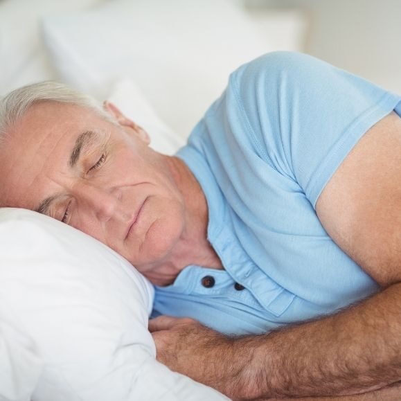 cuántas horas debe dormir un adulto mayor